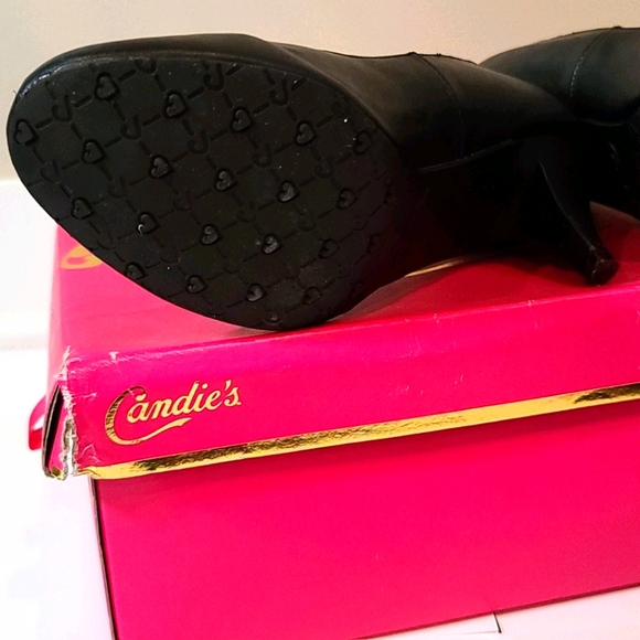 Candie's Carose Black Heels - Picture 3 of 4